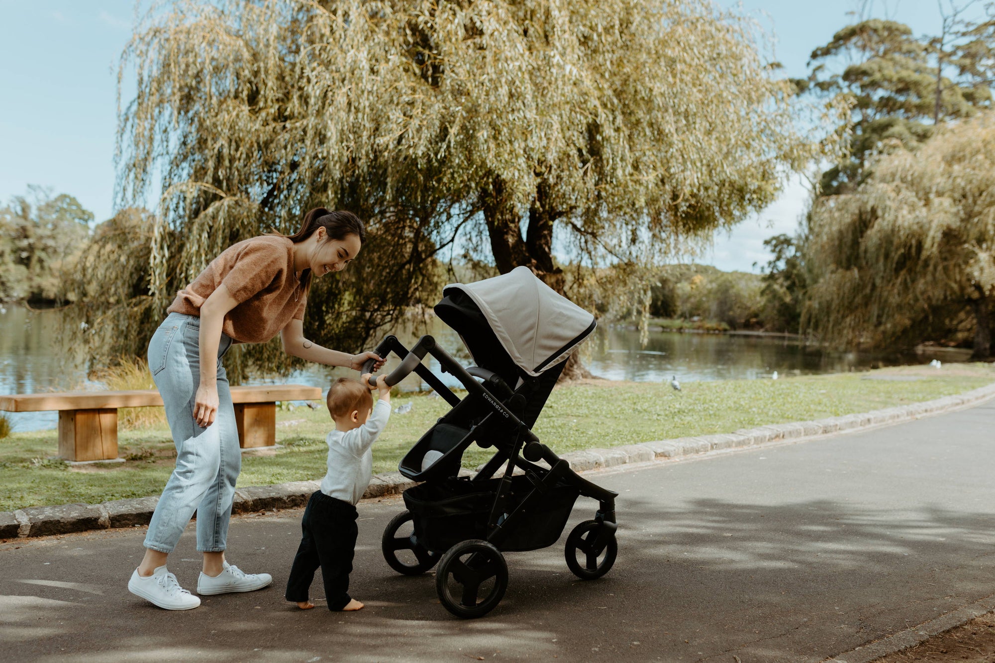 How to Choose between a 3-Wheel or 4-Wheel Stroller?